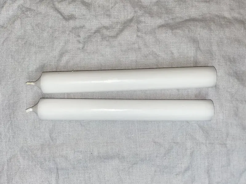 Set Of 2 Solid-Colored Taper Candles – Pure White Finish 1